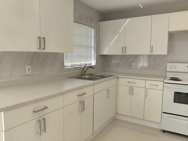 Foto del edificio - 1316 W 32nd St