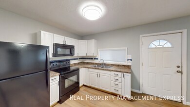 Building Photo - 2 Bedroom 1 Bathroom Home