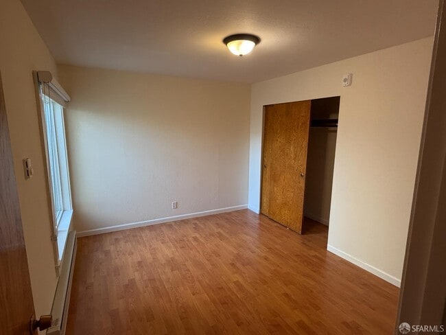 Building Photo - 527 6th Ave