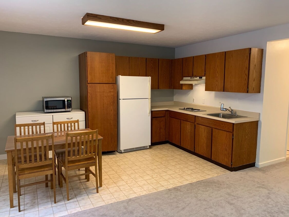 Primary Photo - 1/1 Downstairs unit in Royal Summit