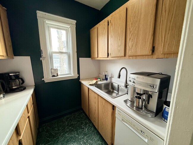 Building Photo - 42 Gibbens St