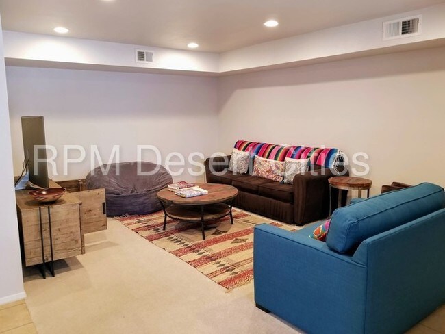 Building Photo - Spacious One Bedroom in Palm Canyon Villas
