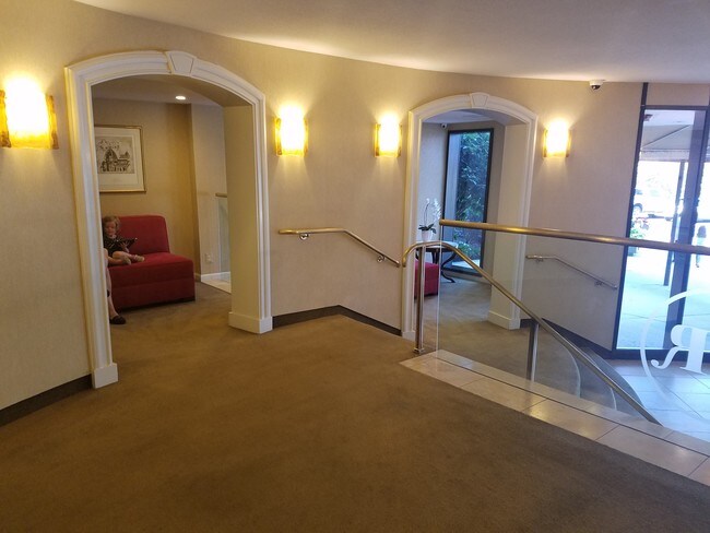 Foto del edificio - 8340 Greensboro Dr