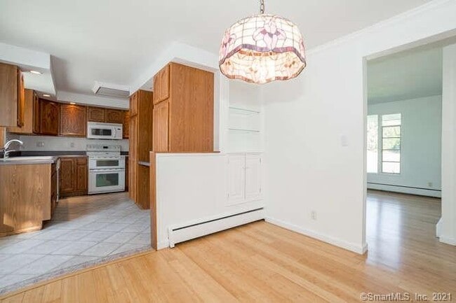 Building Photo - 1 Knoll Dr