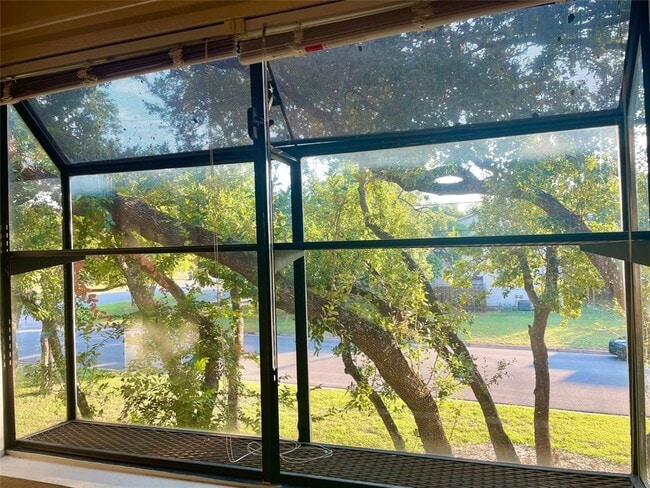 Foto del edificio - 402 Hedgewood Dr