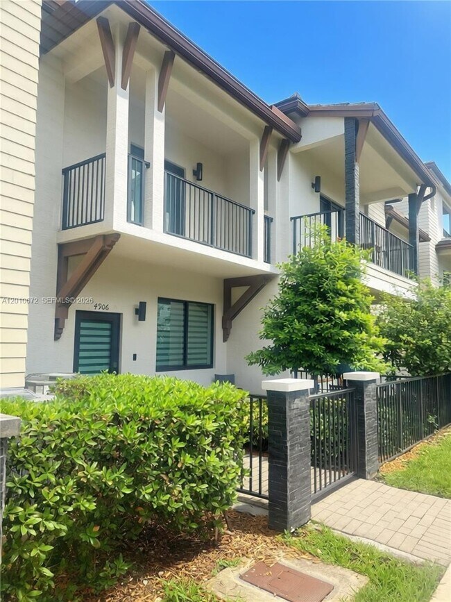 Foto del edificio - 4906 NW 83rd Path