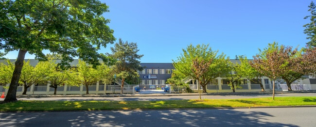 Building Photo - Viking Gardens