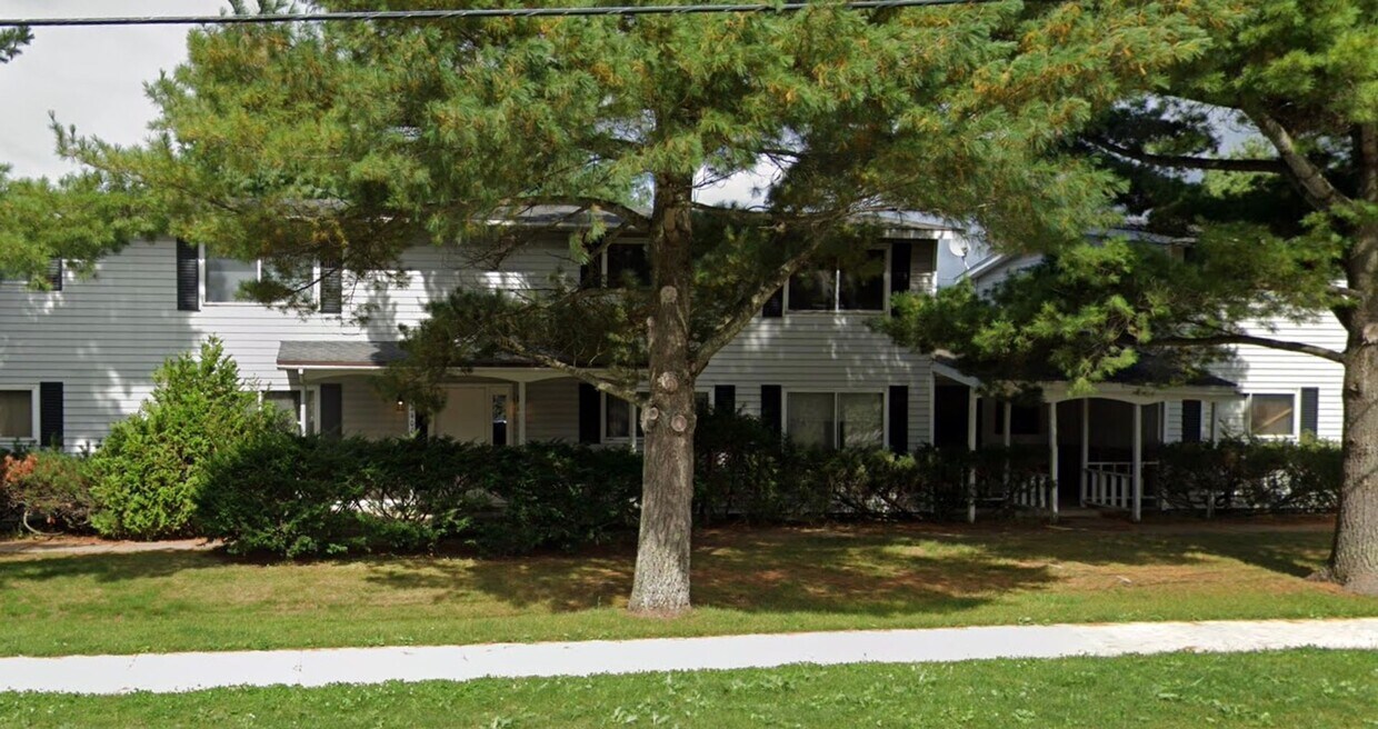 Foto principal - 2400 E 6th St