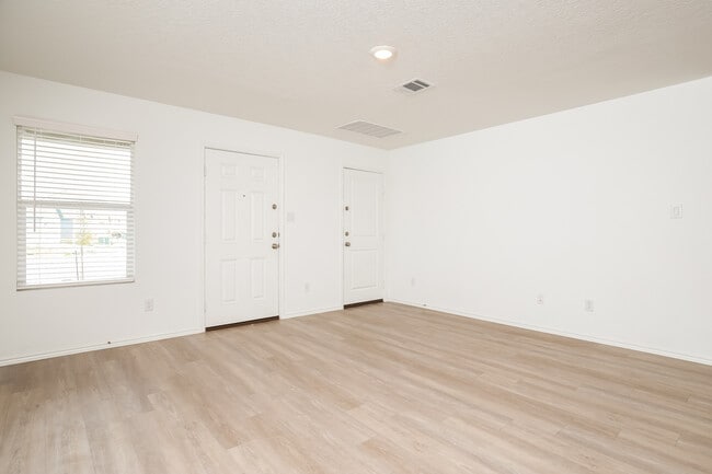 Building Photo - 13906 White Water