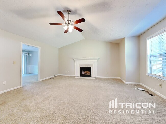 Foto del edificio - 4684 Woodglen Ct