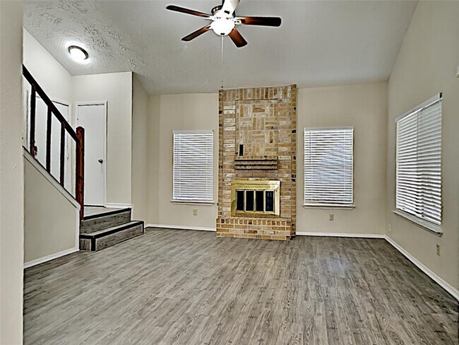 Building Photo - 1111 Huntington Dr