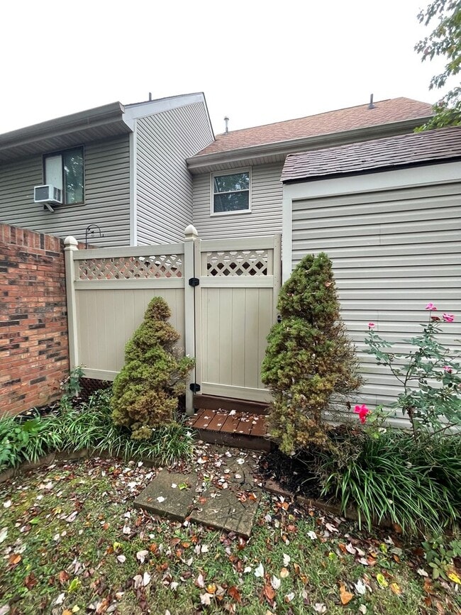 Building Photo - 338 Oxford Dr