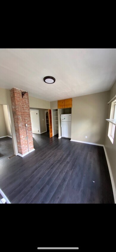 Primary Photo - 143 Lake St