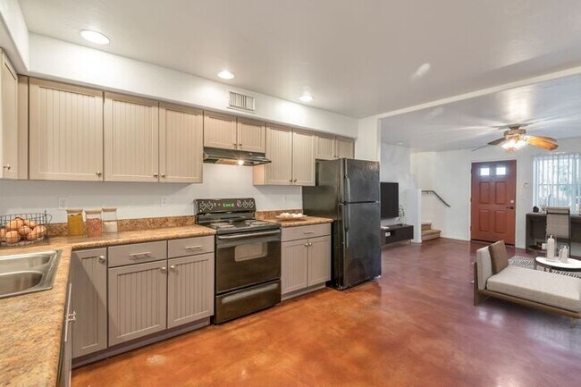 Foto del edificio - 6 WEEKS FREE RENT WITH MOVE IN BY 8/25/25 ...