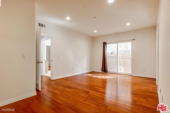 Building Photo - 1138 S Serrano Ave