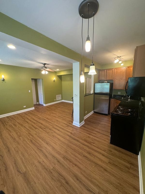 Building Photo - 6812 N Wayne Ave