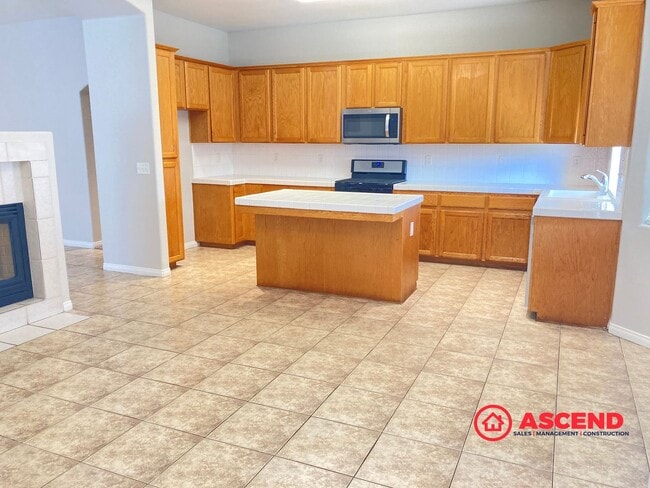 Building Photo - Beautiful 4 bedroom home!