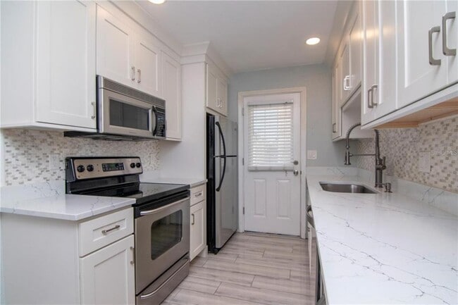 Building Photo - 208 Danube Ave