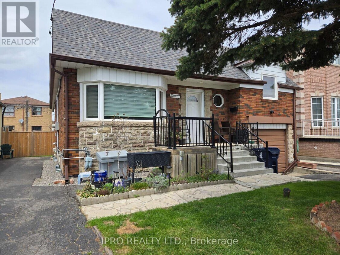 Primary Photo - 10 Lonborough Ave