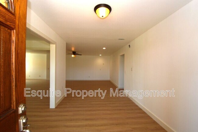 Foto del edificio - 13515 W Telegraph Rd