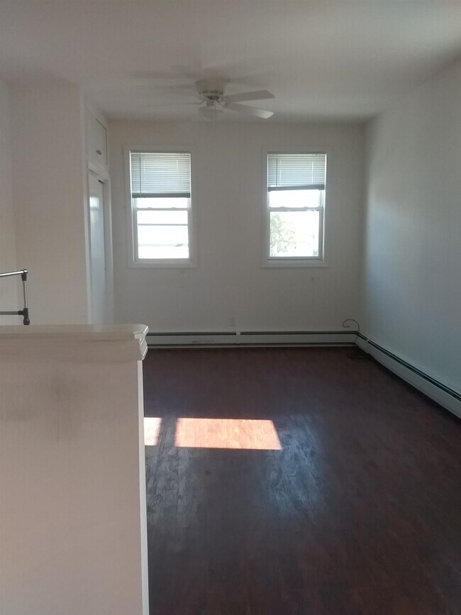 138 Prospect Ave Unit 4, Bayonne, NJ 07002 Room for Rent in Bayonne