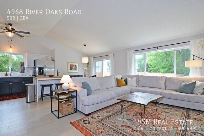 Building Photo - Gorgeous 5 BD/ 3 BA Home In Rockford.