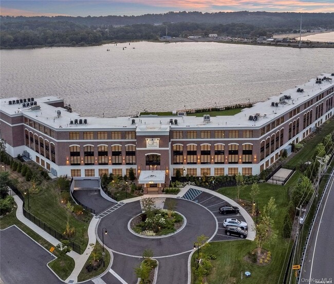 Foto del edificio - 10 Shore Rd