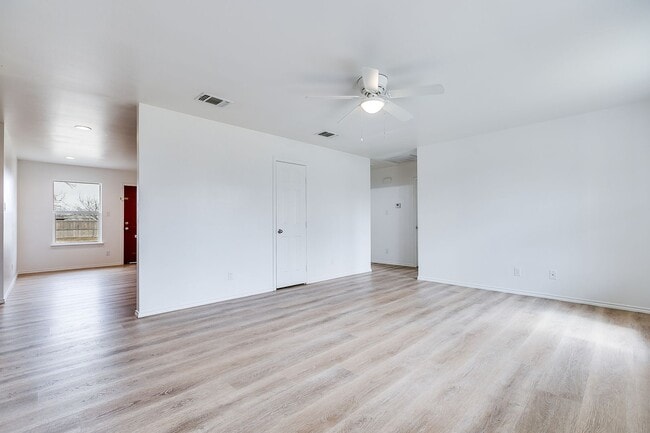 Building Photo - Updated 3 Bedroom Home For Lease!!