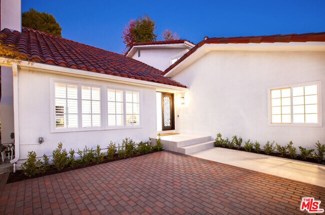 Foto del edificio - 10221 Briarwood Dr