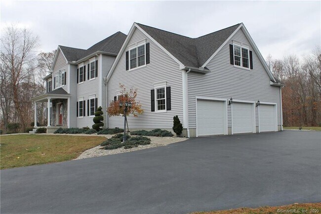 Building Photo - 9 Fox Run