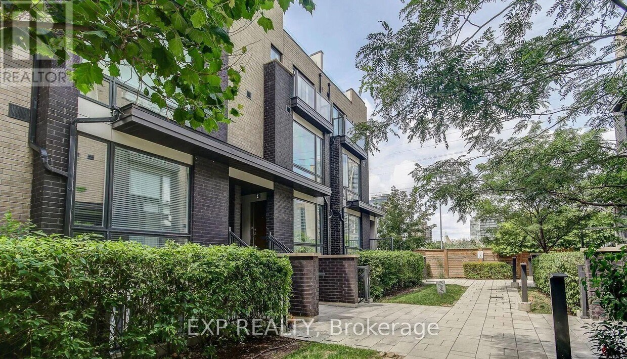 Photo principale - 30-30 Fieldway Rd