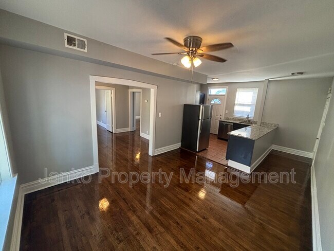 Foto del edificio - 6118 Roosevelt Rd