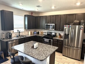 Building Photo - 5027 Hickory Deer Ln