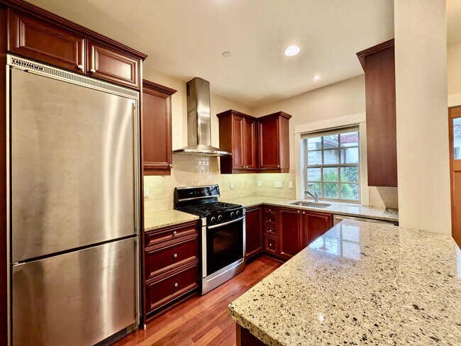 Foto del edificio - Luxury Townhome in Lake Oswego’s Coveted First Addition | Garage Included!