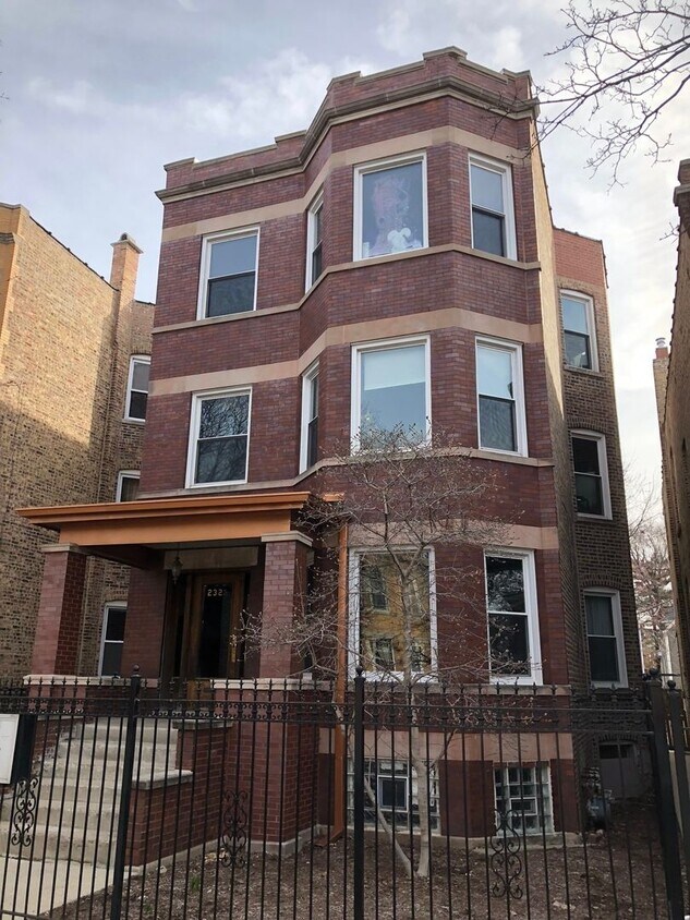 Foto principal - 2323 N Hamlin Ave