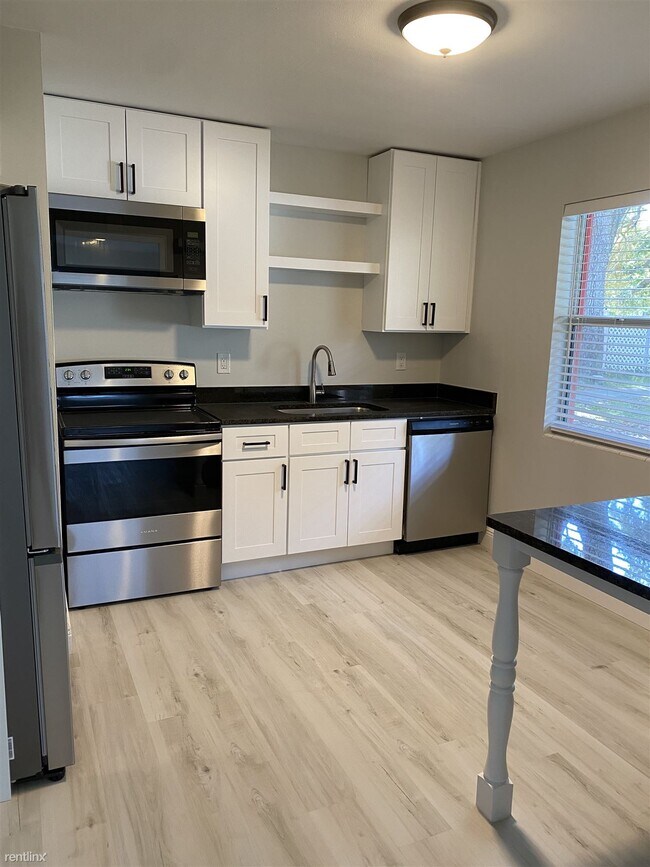 Building Photo - 2 br, 1 bath Condo - 662 Union Street 2D