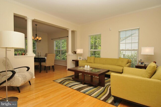 Foto del edificio - 43156 Malloch Pl
