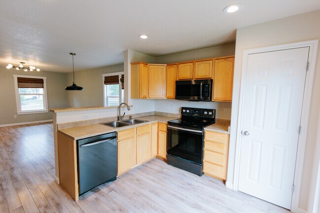 Foto del edificio - 3971 E Golden Eagle Rd