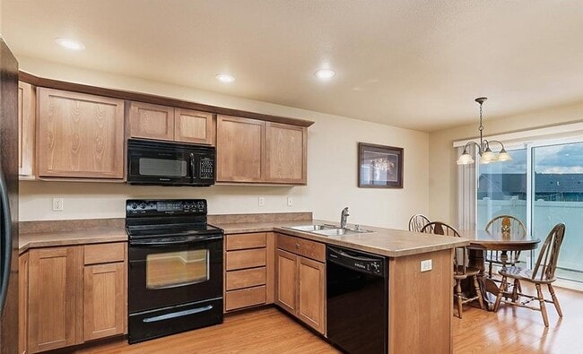 Foto del edificio - 4 bed 2 1/2 bath home!