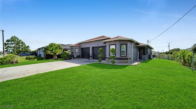 Building Photo - 320 Homer Ave S