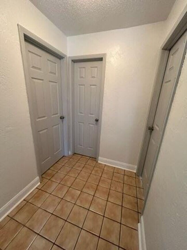 Foto del edificio - 1645 E Paradise Ln