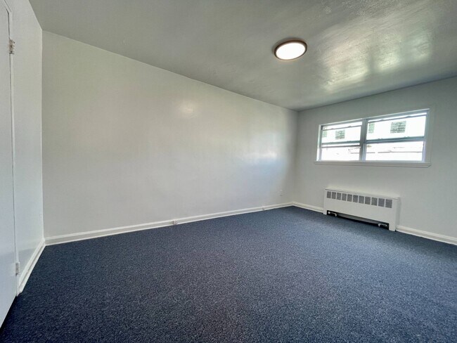 Building Photo - 767 Van Nest Ave