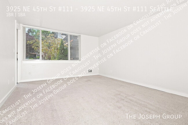 Building Photo - 3925 NE 45th St