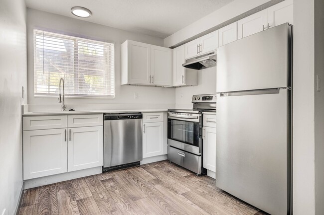 Building Photo - The Pointe at Northridge