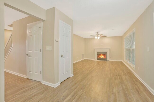 Foto del edificio - 574 Seneca Dr