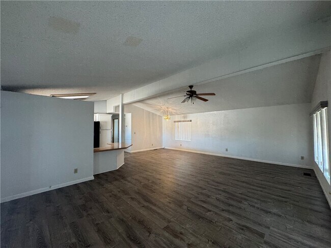Foto del edificio - 2184 River Valley Rd