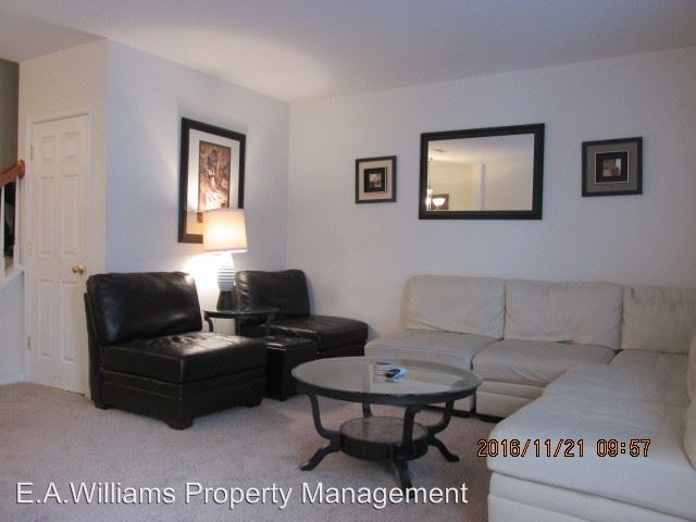 Building Photo - 10249 Sarah St