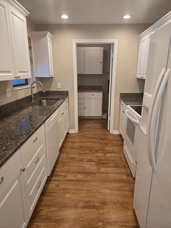 Foto del edificio - Gorgeous 2/2/1 carport Condo in Citrus Hil...