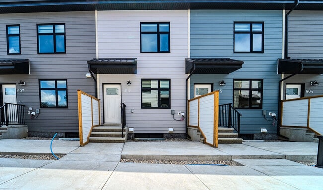 Building Photo - 20 Masters Dr SE