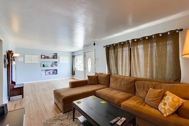 Foto del edificio - 6824 Harvala St